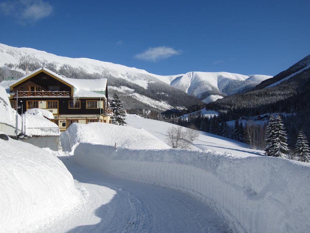 Hotel Zatisi Špindlerŭv Mlýn المظهر الخارجي الصورة
